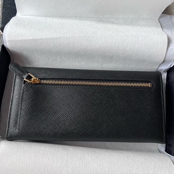 Prada large portafogli saffiano leather lock wallet in black - Picture 2 of 10